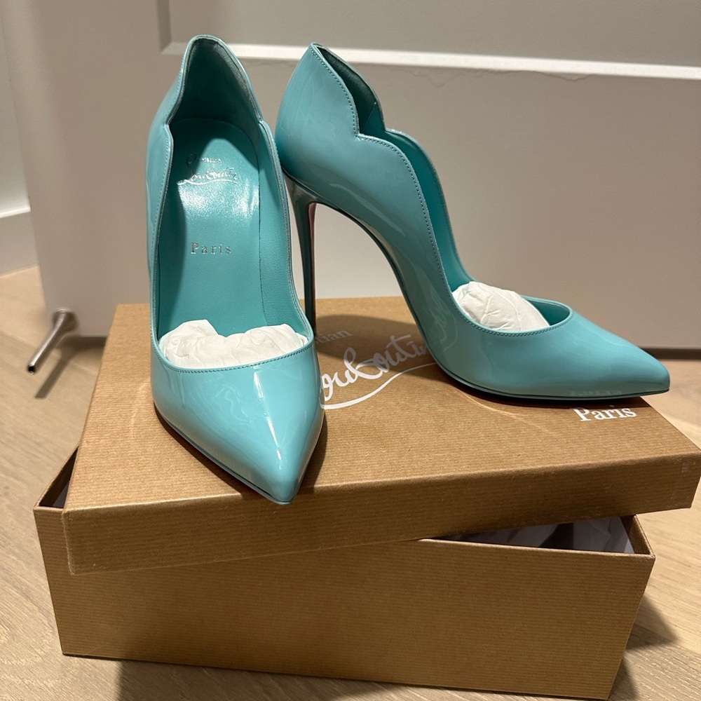 Louboutin hot chick 100 pumps in Tiffany blue